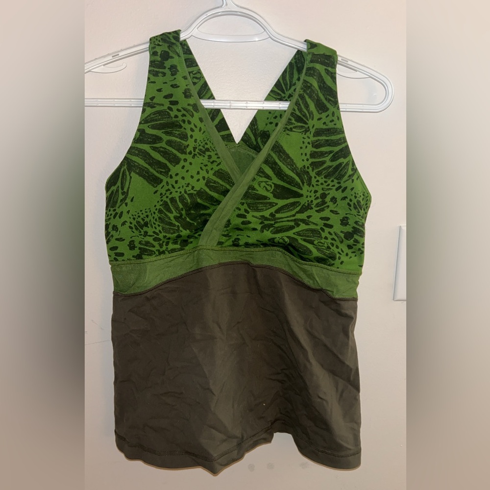 2 Vintage lululemon tanks